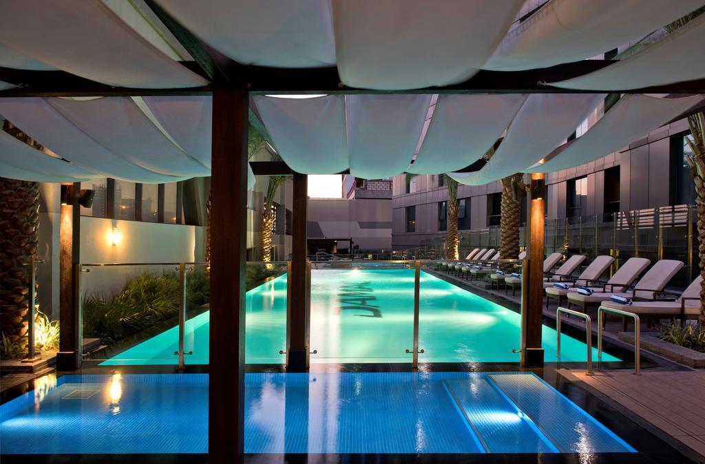 Damac Maison The Vogue Dubai Exteriör bild The pool at the hotel