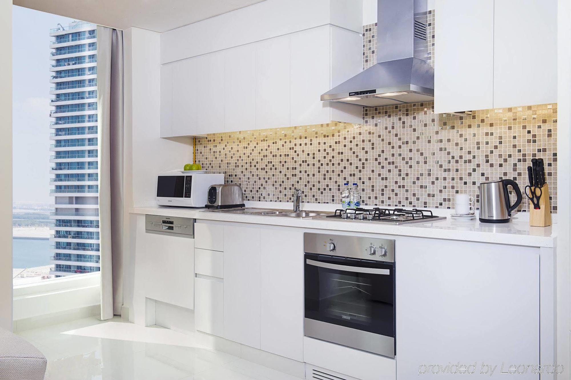 Damac Maison The Vogue Dubai Exteriör bild A modern kitchen