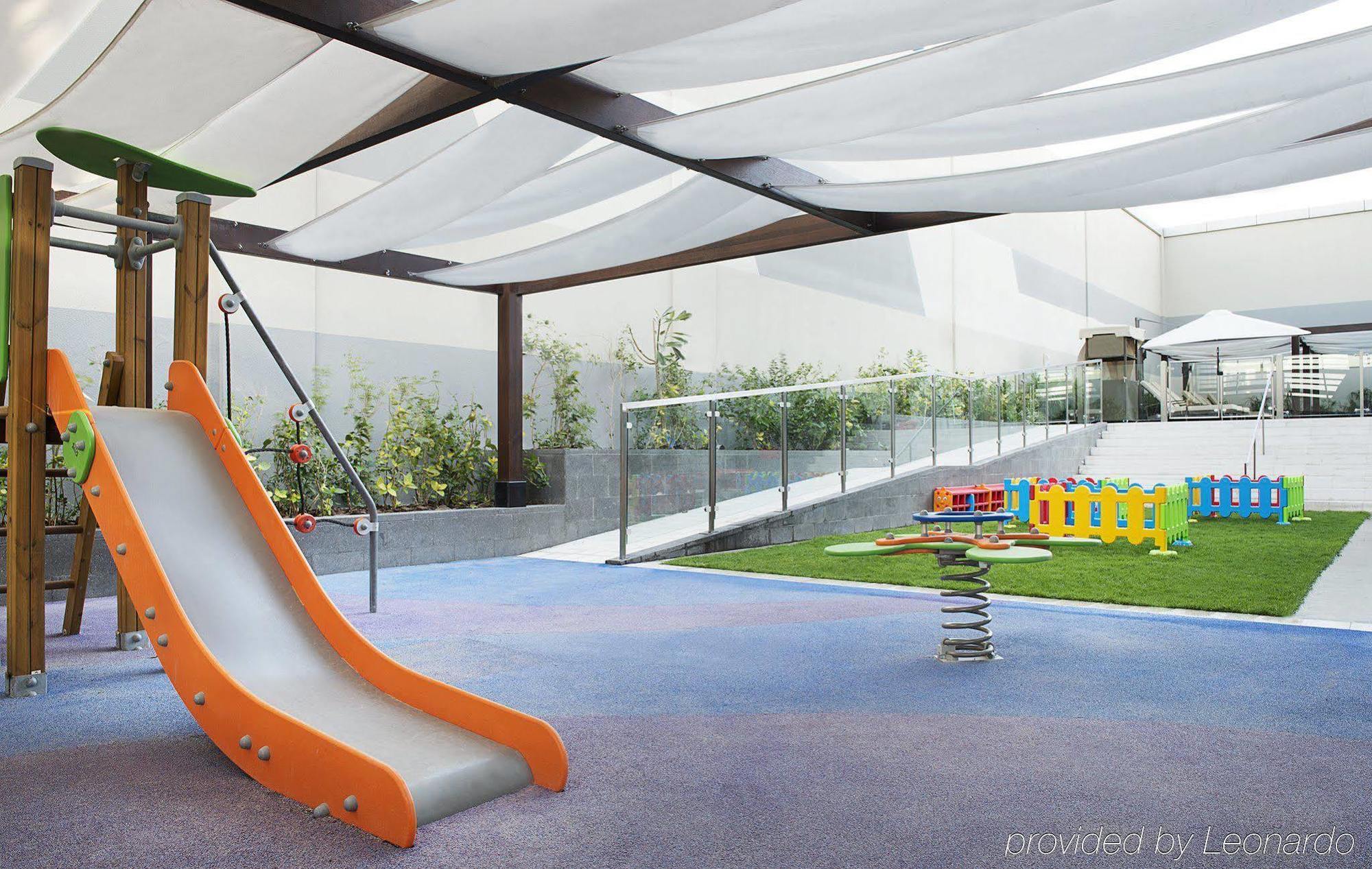 Damac Maison The Vogue Dubai Exteriör bild Playground