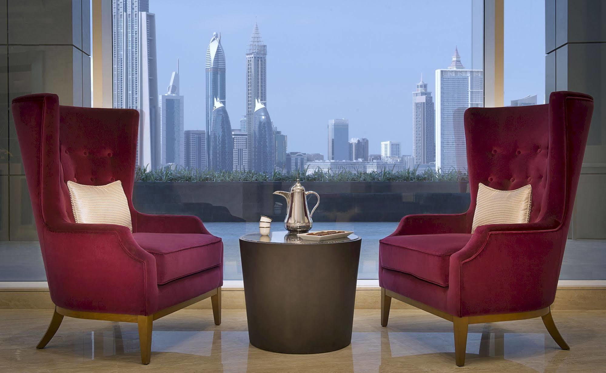 Damac Maison The Vogue Dubai Exteriör bild The lounge at the airport