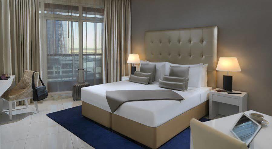 Damac Maison The Vogue Dubai Exteriör bild A bedroom at the hotel