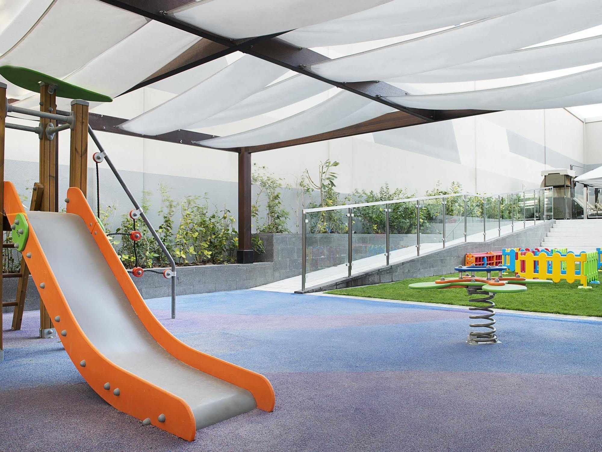 Damac Maison The Vogue Dubai Exteriör bild Playground