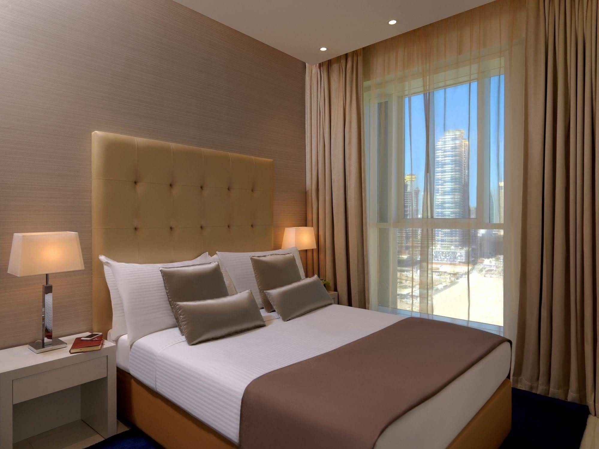 Damac Maison The Vogue Dubai Exteriör bild A bedroom at the hotel