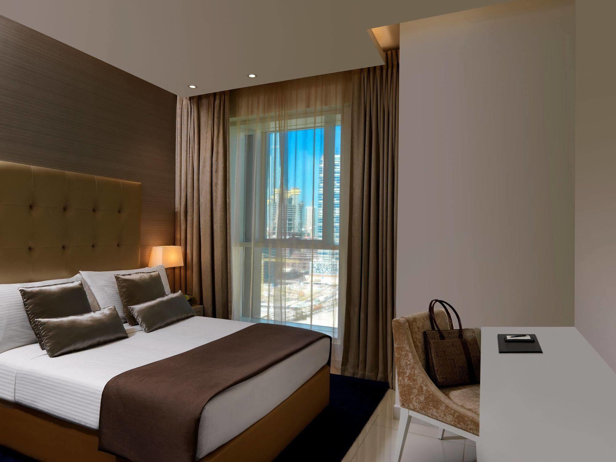 Damac Maison The Vogue Dubai Exteriör bild A bedroom at the hotel