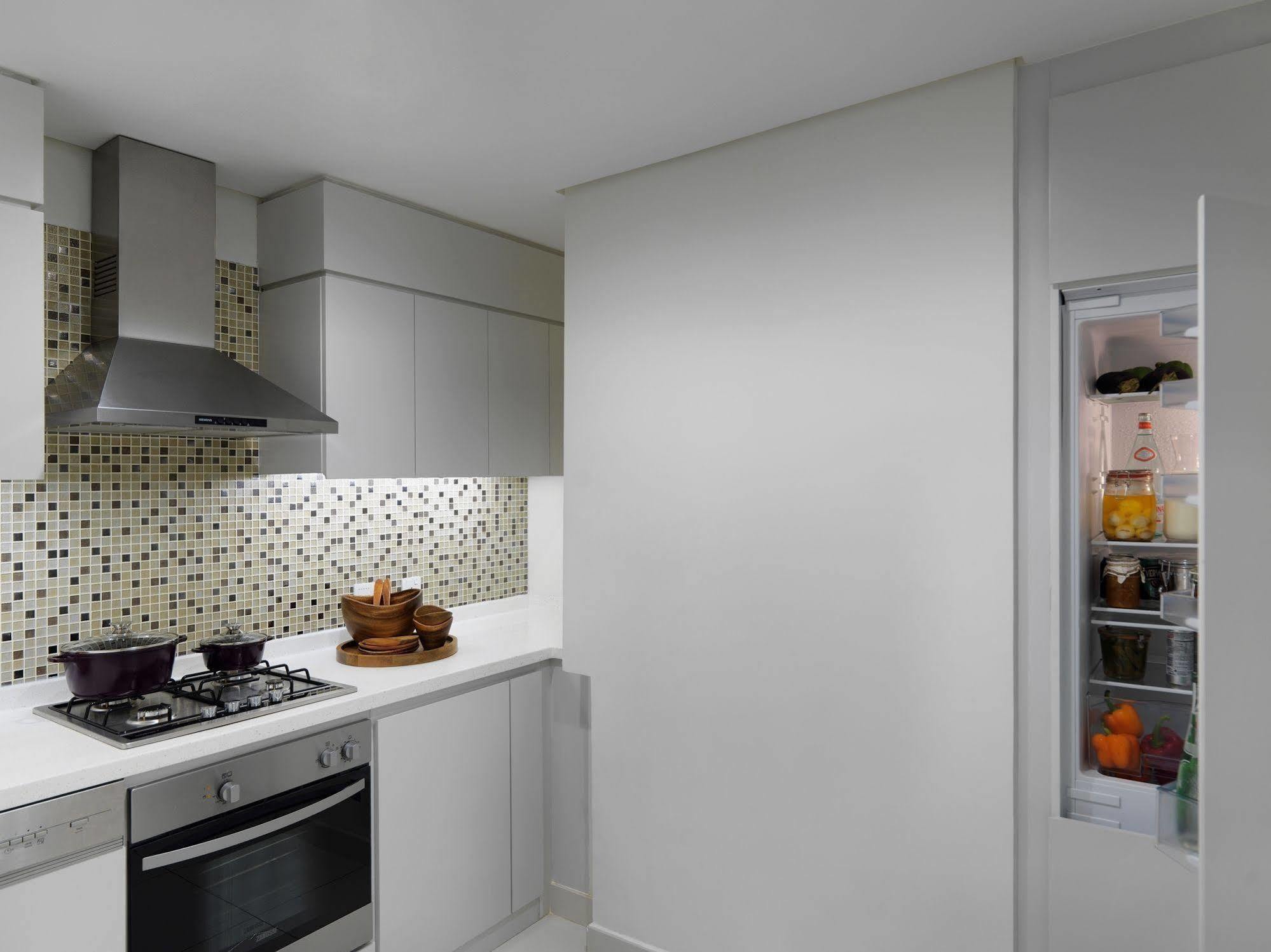 Damac Maison The Vogue Dubai Exteriör bild A built-in refrigerator