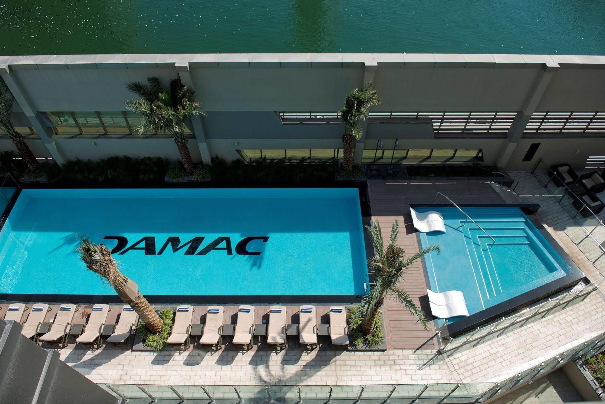 Damac Maison The Vogue Dubai Exteriör bild The pool at the TAMAC headquarters